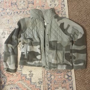 Abercrombie Sz M Camo Fleece Jacket